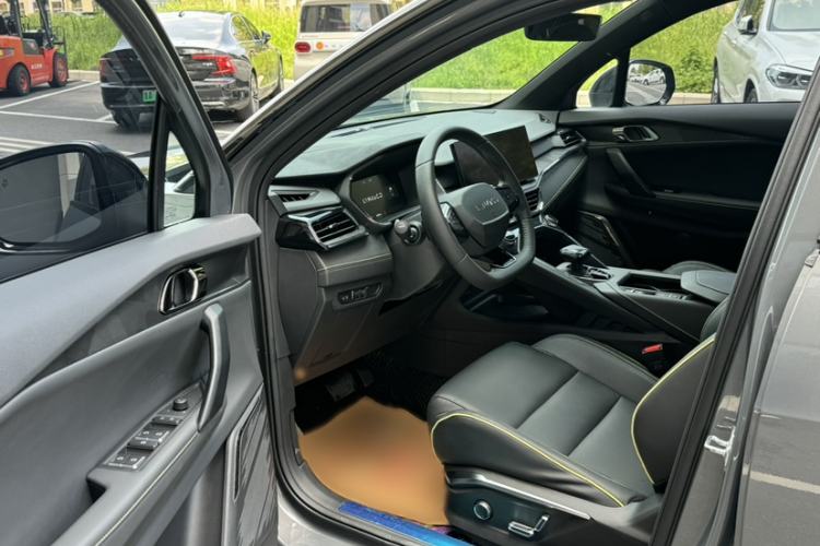 Used Lynk & Co 06 2023 Remix 1.5T Dynamic Halo Interior 4