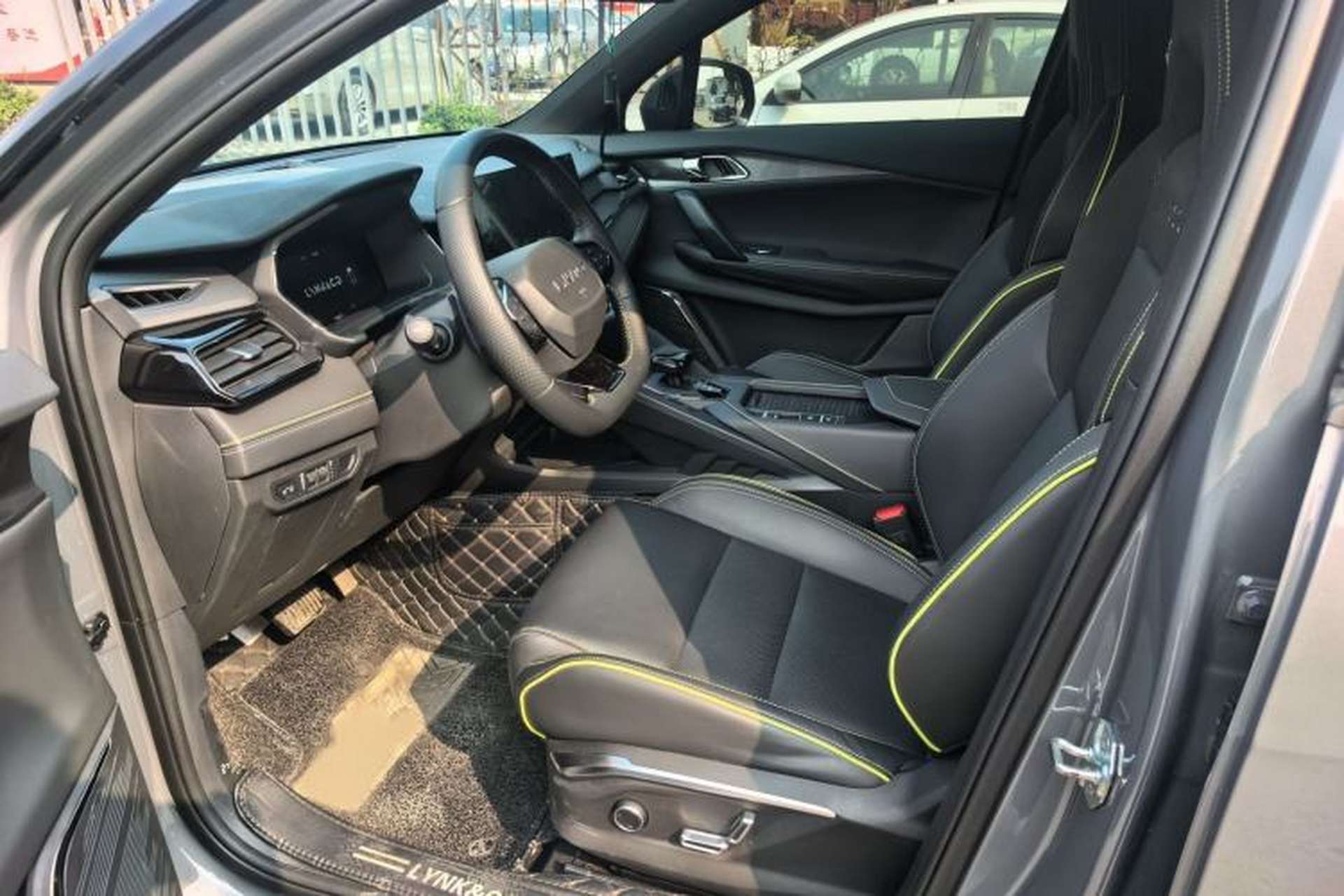 Used Lynk & Co 06 2023 Remix 1.5T Dynamic Halo Left Front Seat