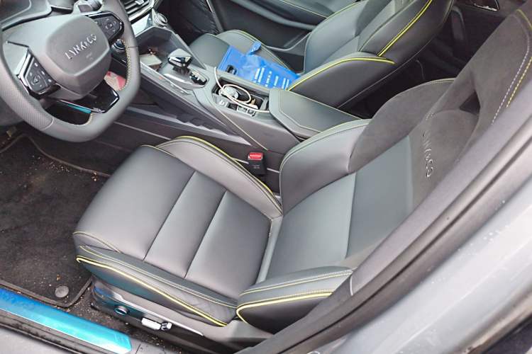 Used Lynk & Co 06 2023 Remix 1.5T Dynamic Halo Left Front Seat