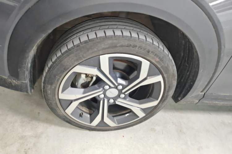 Used Lynk & Co 06 2023 Remix 1.5T Dynamic Halo Left Front Wheel Hub