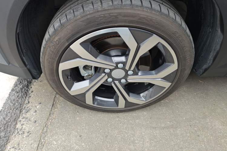 Used Lynk & Co 06 2023 Remix 1.5T Dynamic Halo Left Front Wheel Hub