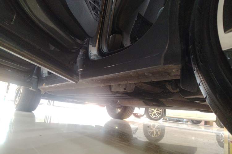 Used Lynk & Co 06 2023 Remix 1.5T Dynamic Halo Left Side Sill