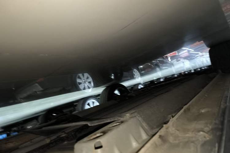 Used Lynk & Co 06 2023 Remix 1.5T Dynamic Halo Left Side Sill