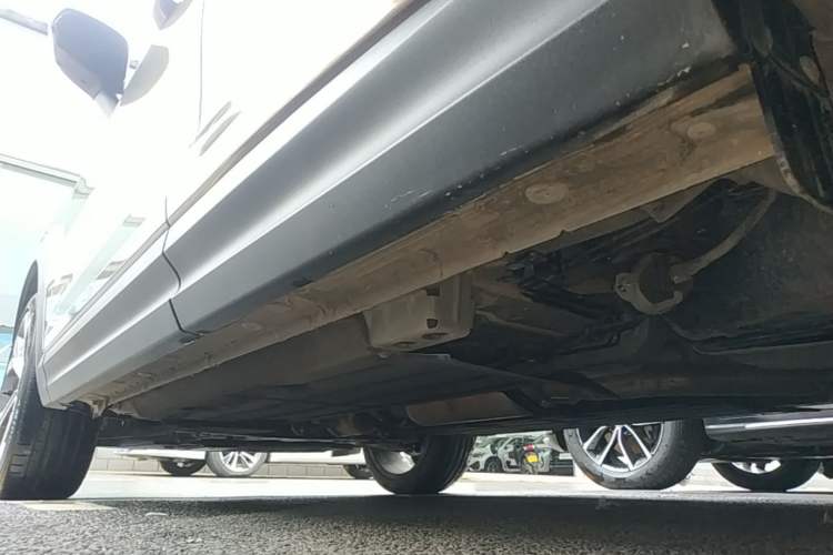 Used Lynk & Co 06 2023 Remix 1.5T Dynamic Halo Left Side Sill
