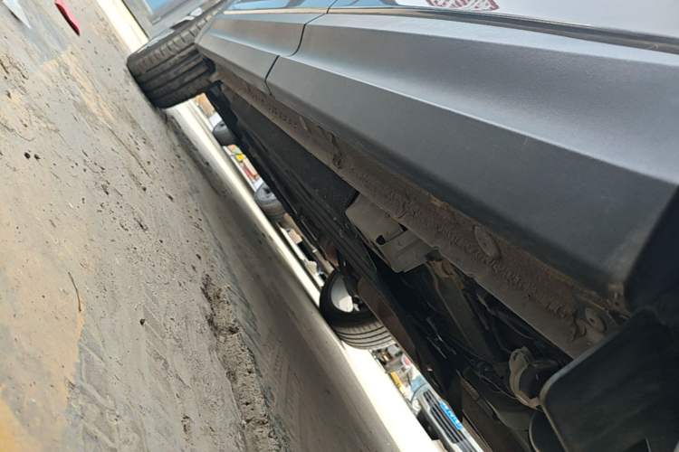 Used Lynk & Co 06 2023 Remix 1.5T Dynamic Halo Left Side Sill
