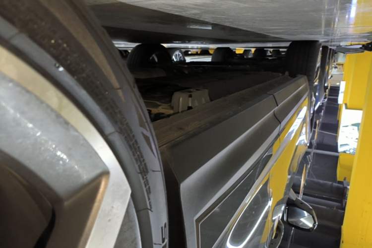 Used Lynk & Co 06 2023 Remix 1.5T Dynamic Halo Left Side Sill
