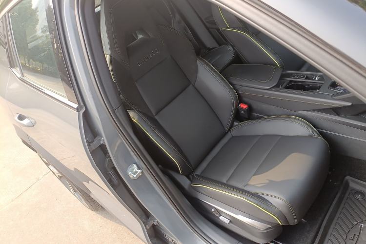 Used Lynk & Co 06 2023 Remix 1.5T Dynamic Halo Right Front Seat