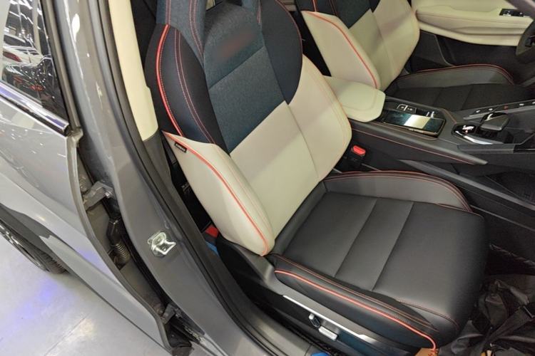 Used Lynk & Co 06 2023 Remix 1.5T YAO Halo Right Front Seat