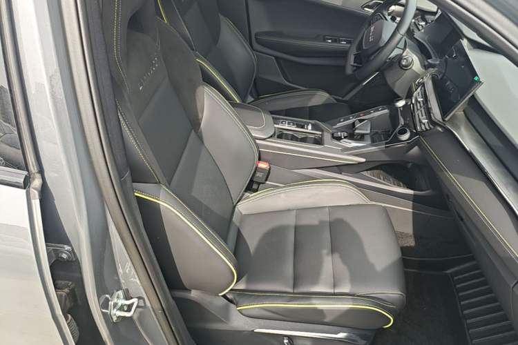 Used Lynk & Co 06 2023 Remix 1.5T Dynamic Halo Right Front Seat
