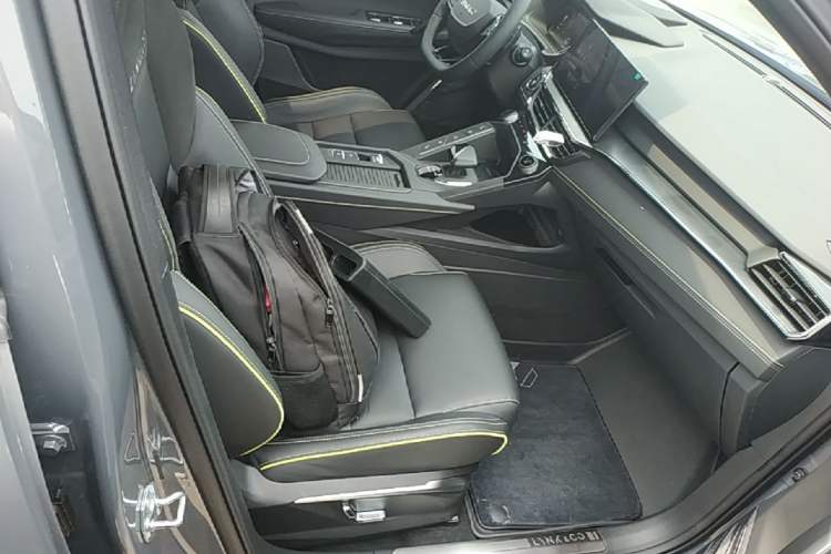 Used Lynk & Co 06 2023 Remix 1.5T Dynamic Halo Right Front Seat