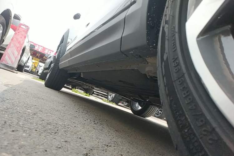 Used Lynk & Co 06 2023 Remix 1.5T Dynamic Halo Right Side Sill
