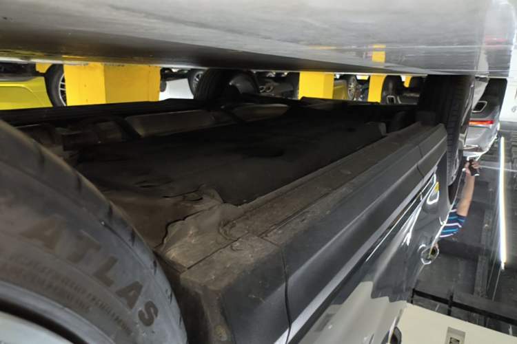 Used Lynk & Co 06 2023 Remix 1.5T Dynamic Halo Right Side Sill
