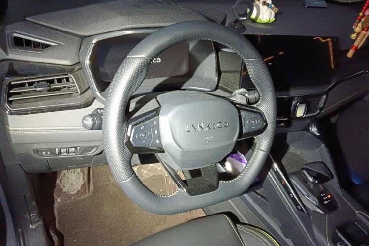 Used Lynk & Co 06 2023 Remix 1.5T Dynamic Halo Steering Wheel