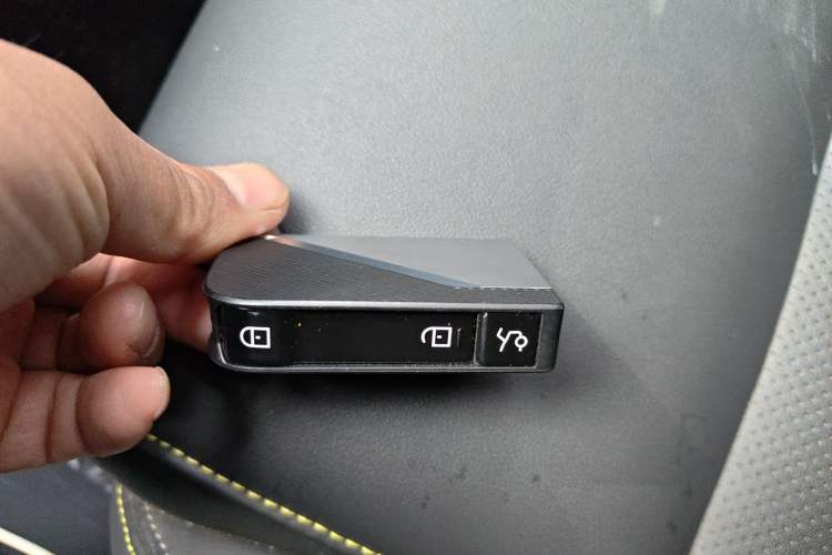 Used Lynk & Co 06 2023 Remix 1.5T Dynamic Halo Vehicle Key