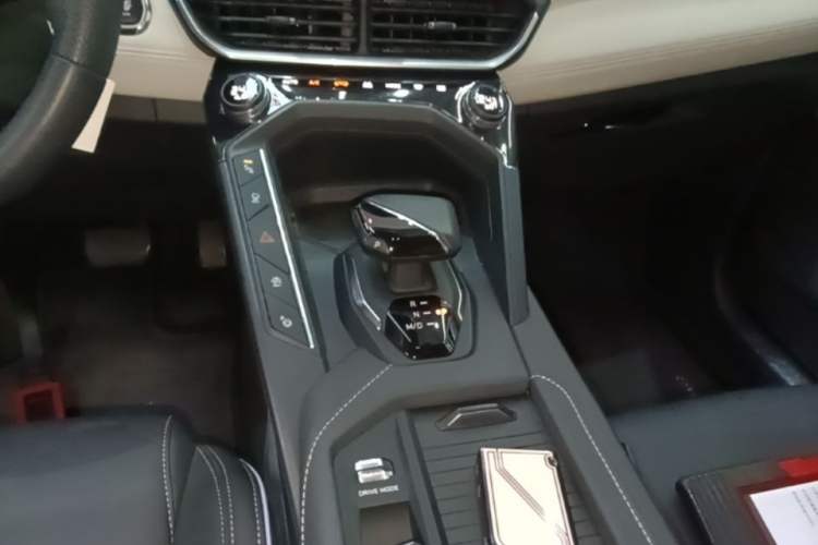 Used Lynk & Co 06 2023 Remix 1.5T Shero Gear Lever