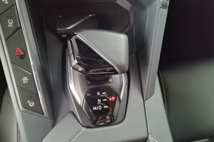 Used Lynk & Co 06 2023 Remix 1.5T Shero Gear Lever