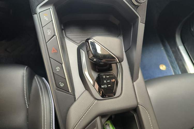Used Lynk & Co 06 2023 Remix 1.5T Shero Gear Lever