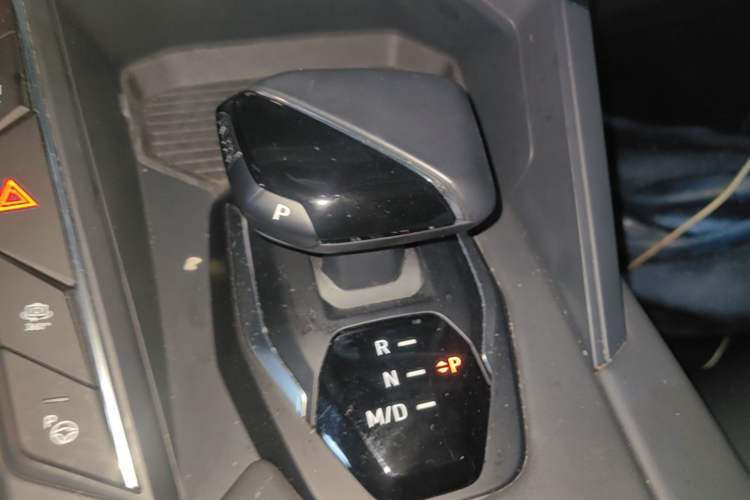 Used Lynk & Co 06 2023 Remix 1.5T Shero Gear Lever