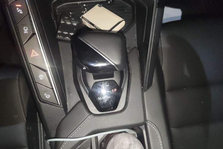 Used Lynk & Co 06 2023 Remix 1.5T Shero Gear Lever
