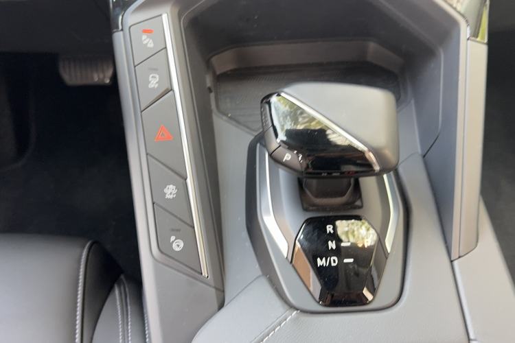 Used Lynk & Co 06 2023 Remix 1.5T Shero Gear Lever