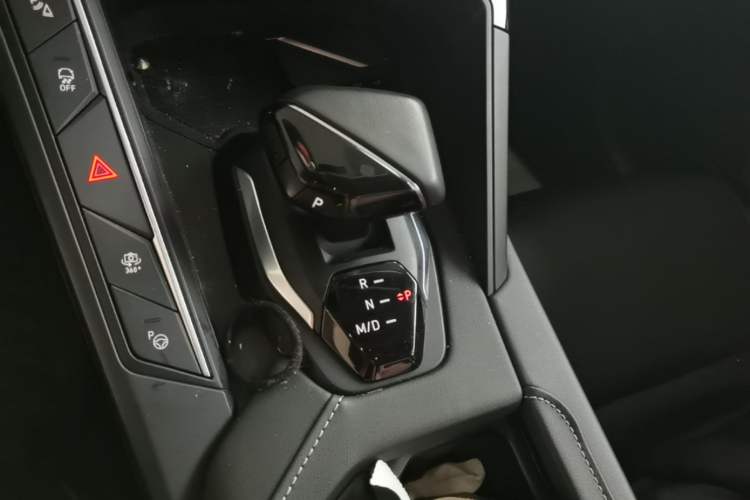 Used Lynk & Co 06 2023 Remix 1.5T Shero Gear Lever