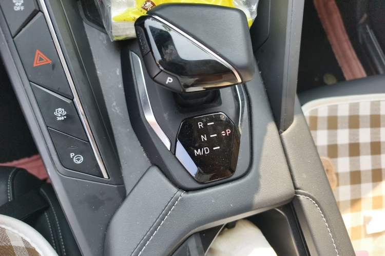 Used Lynk & Co 06 2023 Remix 1.5T Shero Gear Lever