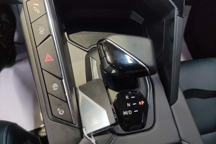 Used Lynk & Co 06 2023 Remix 1.5T Shero Gear Lever