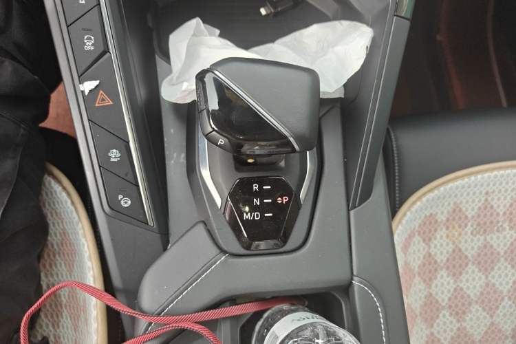 Used Lynk & Co 06 2023 Remix 1.5T Shero Gear Lever