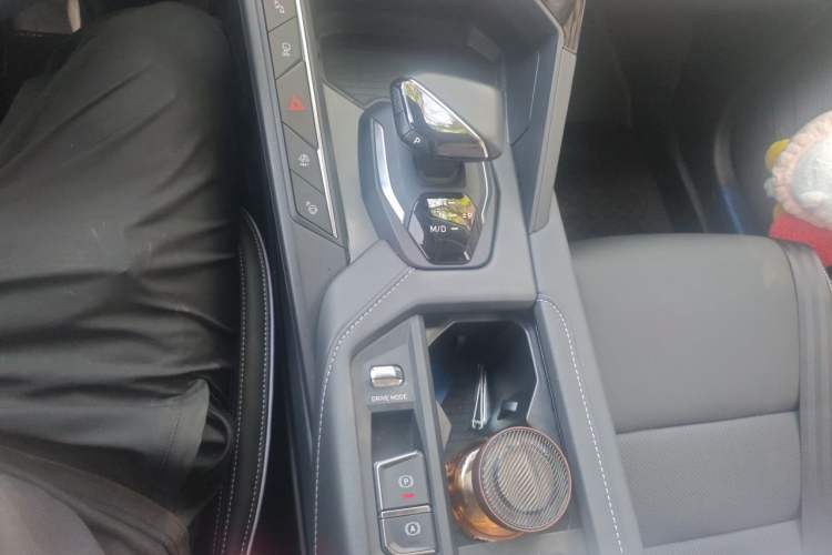Used Lynk & Co 06 2023 Remix 1.5T Shero Gear Lever