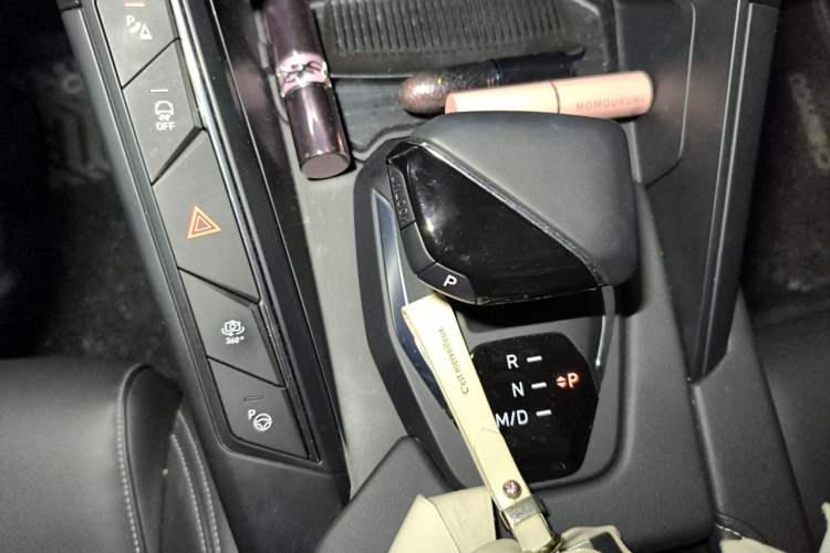 Used Lynk & Co 06 2023 Remix 1.5T Shero Gear Lever