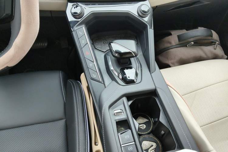 Used Lynk & Co 06 2023 Remix 1.5T Shero Gear Lever
