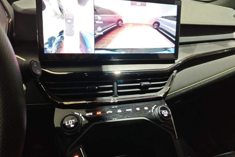 Used Lynk & Co 06 2023 Remix 1.5T Hero Audio And AC Panel