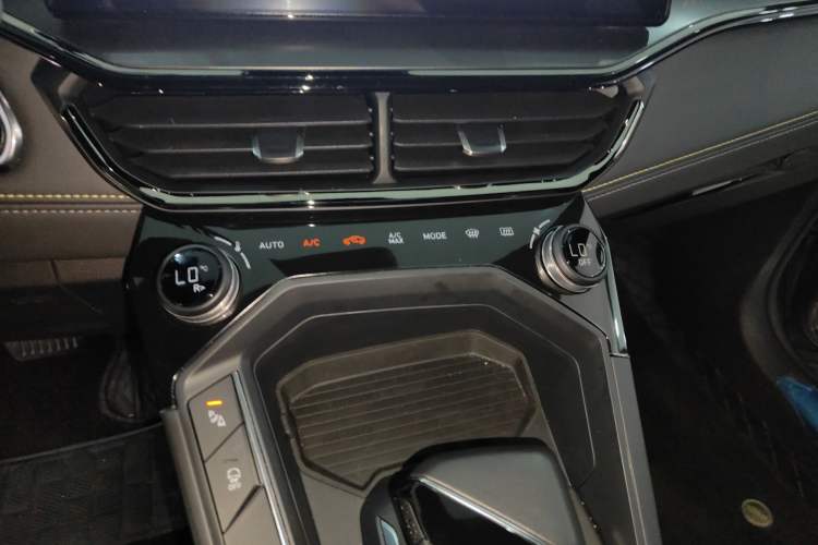 Used Lynk & Co 06 2023 Remix 1.5T Hero Audio And AC Panel