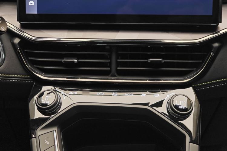 Used Lynk & Co 06 2023 Remix 1.5T Hero Audio And AC Panel
