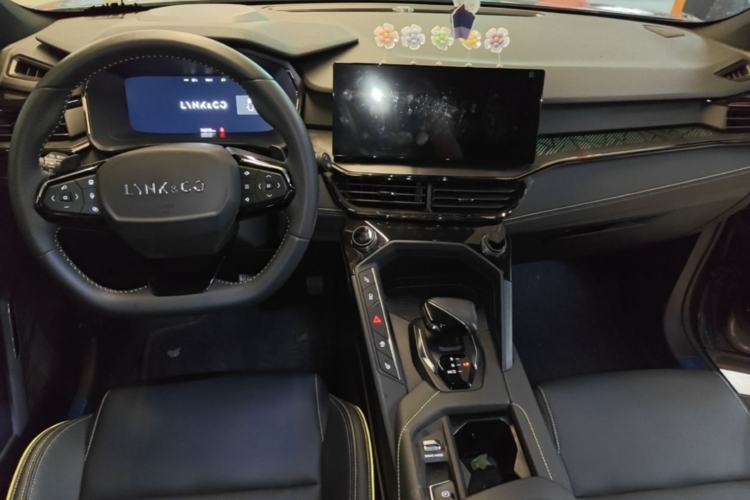 Used Lynk & Co 06 2023 Remix 1.5T Hero Center Console