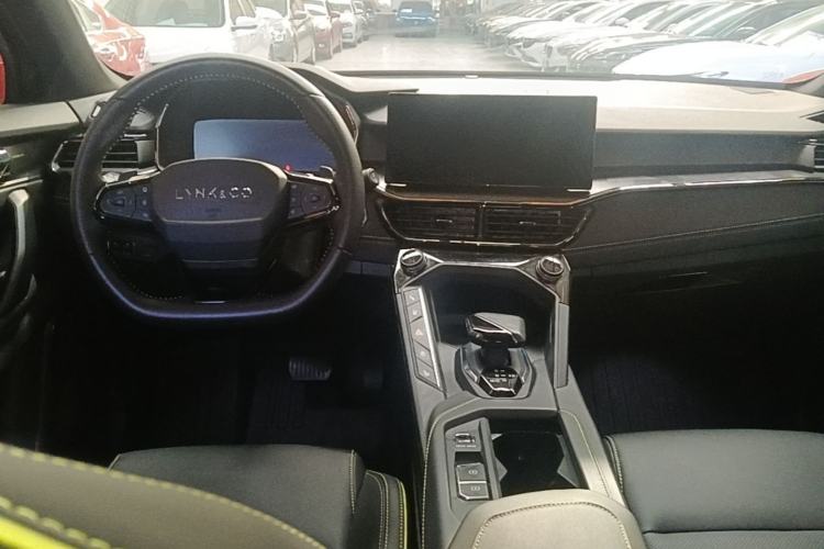 Used Lynk & Co 06 2023 Remix 1.5T Hero Center Console