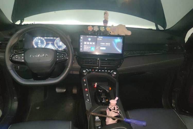 Used Lynk & Co 06 2023 Remix 1.5T Hero Center Console