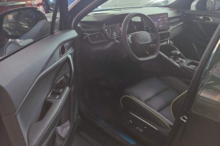 Used Lynk & Co 06 2023 Remix 1.5T Hero Driver Seat