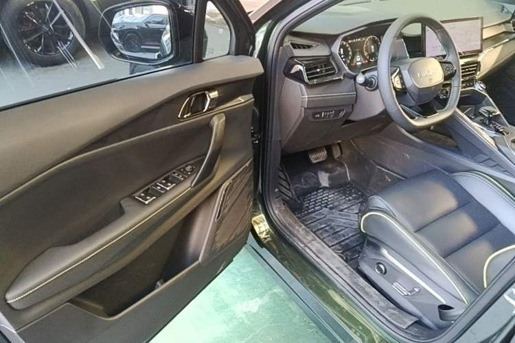 Used Lynk & Co 06 2023 Remix 1.5T Hero Driver Seat