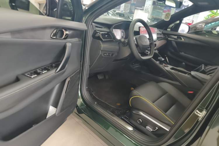Used Lynk & Co 06 2023 Remix 1.5T Hero Driver Seat