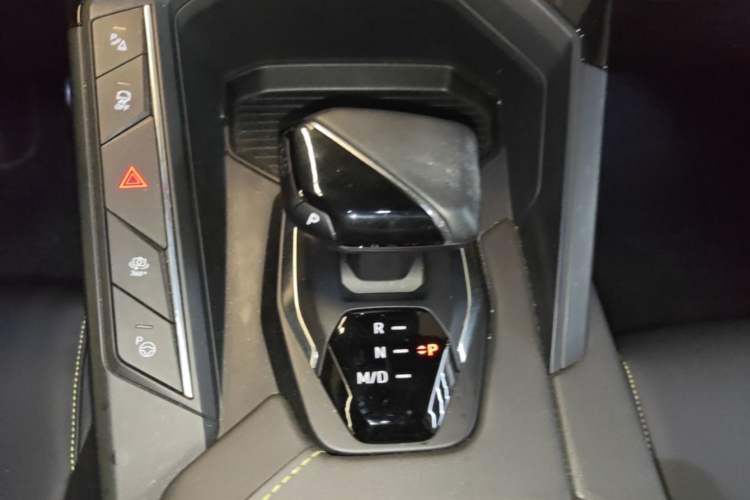 Used Lynk & Co 06 2023 Remix 1.5T Hero Gear Lever