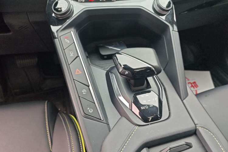 Used Lynk & Co 06 2023 Remix 1.5T Hero Gear Lever