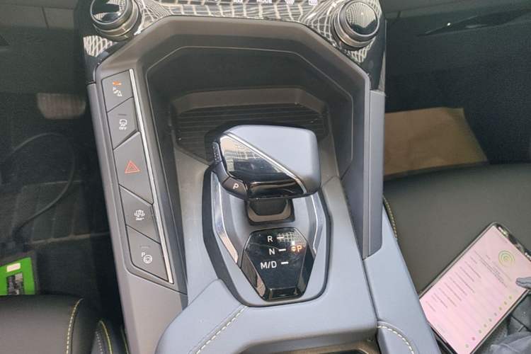 Used Lynk & Co 06 2023 Remix 1.5T Hero Gear Lever