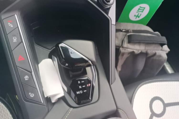 Used Lynk & Co 06 2023 Remix 1.5T Hero Gear Lever