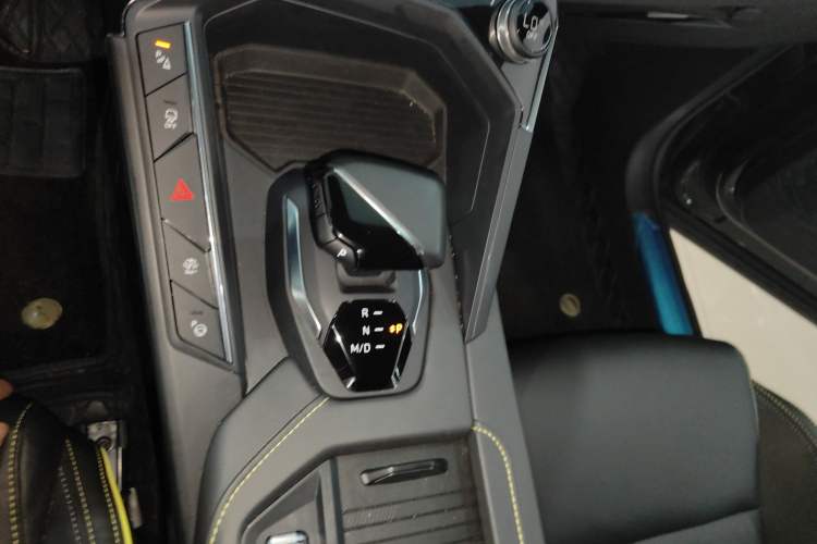 Used Lynk & Co 06 2023 Remix 1.5T Hero Gear Lever