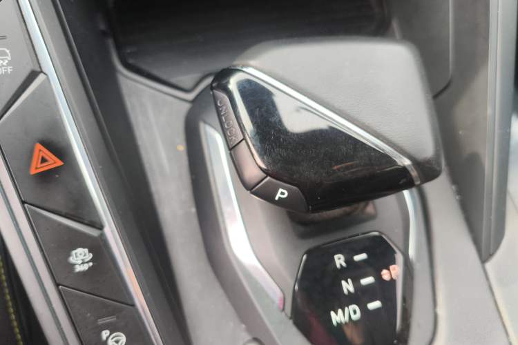 Used Lynk & Co 06 2023 Remix 1.5T Hero Gear Lever