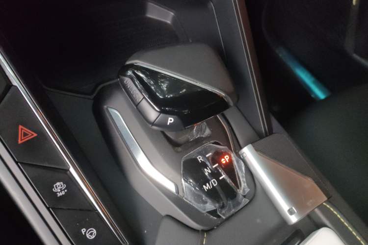 Used Lynk & Co 06 2023 Remix 1.5T Hero Gear Lever