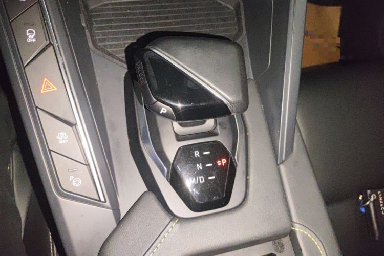 Used Lynk & Co 06 2023 Remix 1.5T Hero Gear Lever