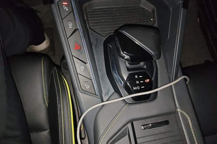 Used Lynk & Co 06 2023 Remix 1.5T Hero Gear Lever