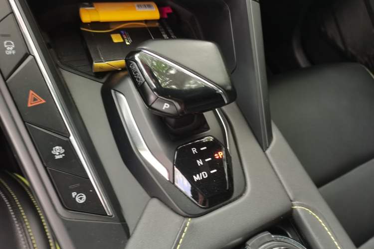 Used Lynk & Co 06 2023 Remix 1.5T Hero Gear Lever